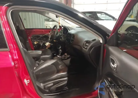 2018 Jeep Compass Limited 4X4 z USA, uszkodzony, nr VIN 3C4NJDCBXJT150970